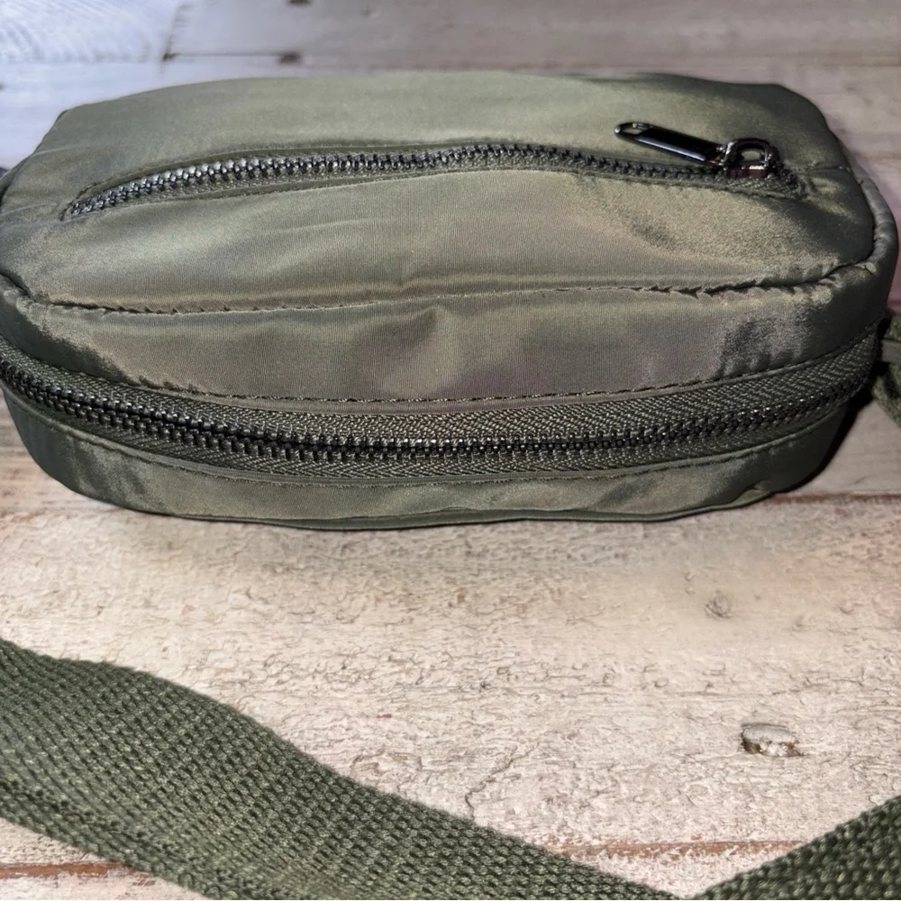 Wild Fable Women's Olive Green Small Fanny Pack Bag Adjustable Strap, NWT - Picture 5 of 12